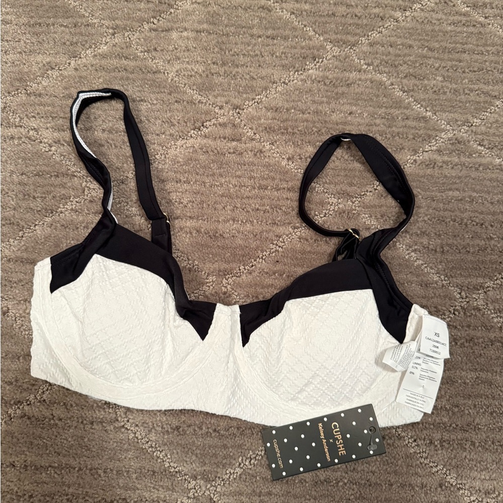 Cupshe Black and White Bra